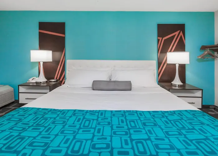 Howard Johnson By Wyndham Romulus Detroit Metro Airport